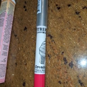 Trifle cosmetics lip